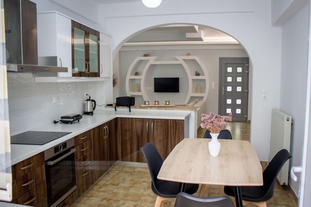 Spacious Apartment In The Heart Of Pythagorion Exterior photo